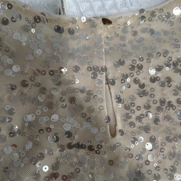 Gold Sequin Blouse with Elegant Sleeves - Picture 6 of 8